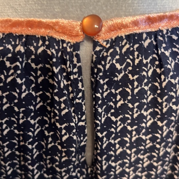 Boutique Sleeveless key hole top - Picture 5 of 7